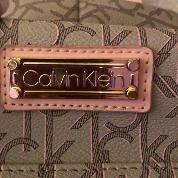 Calvin Klein - Picture 2 of 5